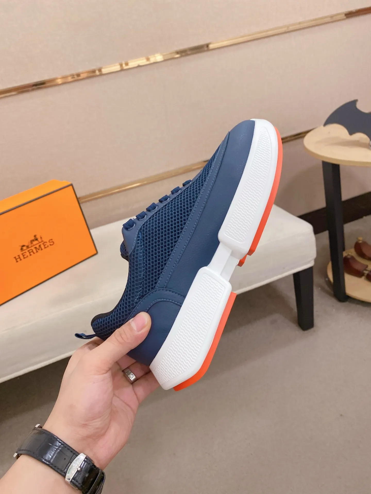 Men's clothing and shoes💰: 462💰《HERMES》【Classic Original Version】Hermès; Top 🔝 Purchasing Agency 🔍🔍Men's latest 🇺🇸 counters are on sale simultaneously, imported from Italy original ▲▲cowhide ▲▲ (high-end, extravagant and classy) ) Exquisite workmanship (Italian 🇮🇹 imported water-dyed 🐂 cowhide lining) sole: original sole provided by the original factory, ⚠️exclusive double-layer activity·TPR·rubber·combined molded outsole; super comfortable·wear-resistant·non-slip·environmental protection The real thing is more beautiful if you take the real thing (high quality, follow the order). You can enter and exit the counter at will * Number of yards: 38-44 (45 can be customized and cannot be returned or exchanged)